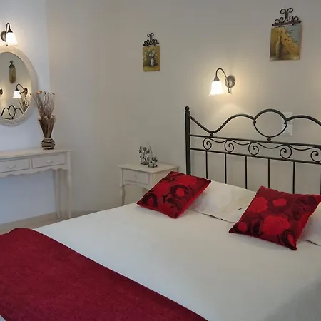 Magic Land Apartment Plaka (Naxos)